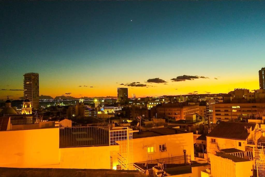 Casa Colorista En El Casco Antiguo Villa Alicante Eksteriør billede